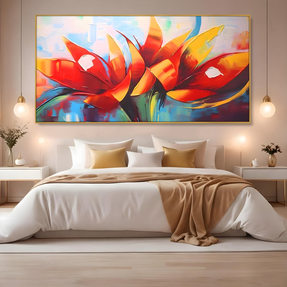Tablou canvas cu pictura abstracta cu flori portocalii, in rama de aluminiu auriu, pe perete intr-un dormitor